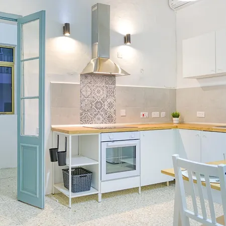 Lilly The Traditional Maltese Townhouse In